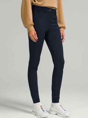 Lululemon City Sleek 5 Pocket 7/8 Pant
True Navy / True Navy